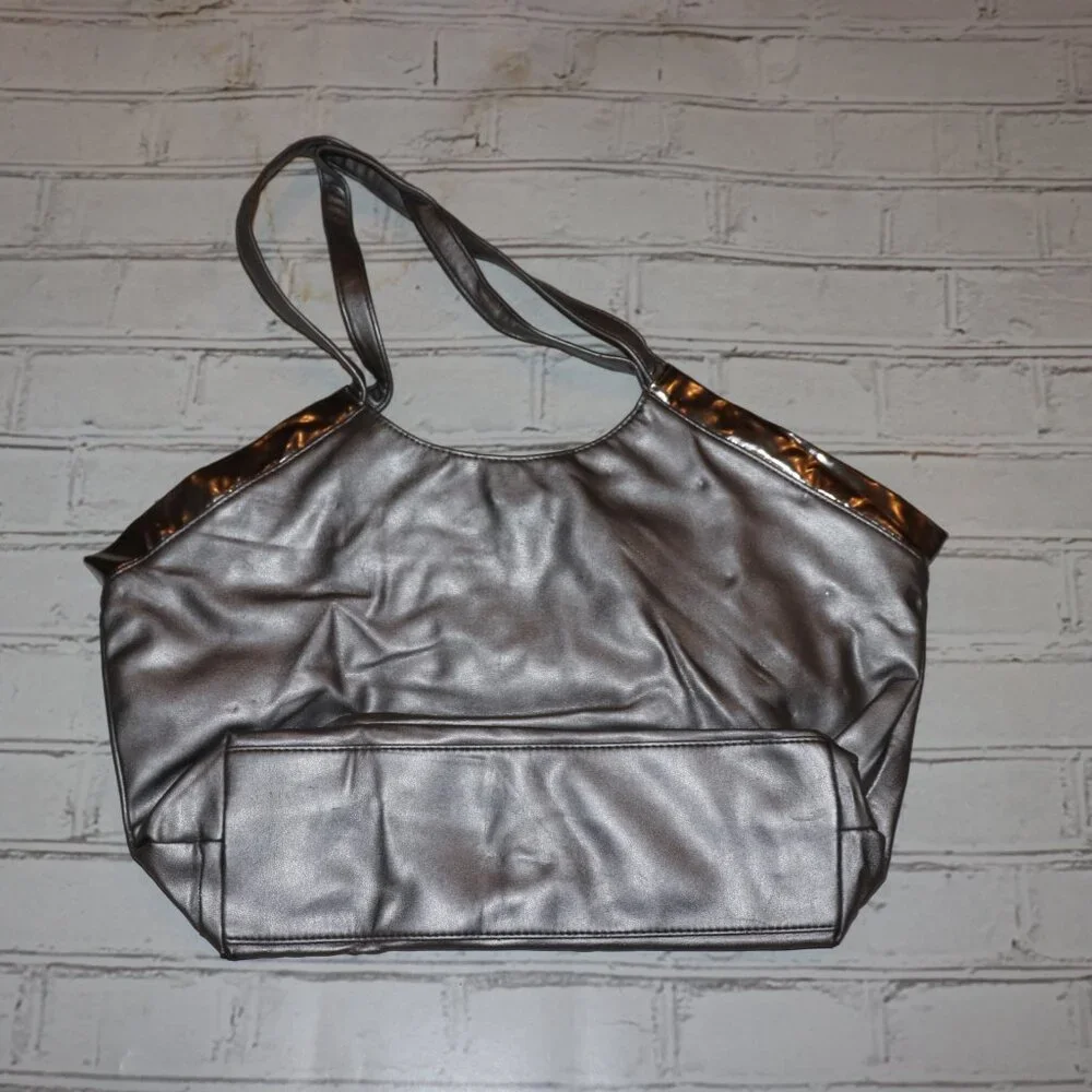 ✨ Metrostyle Metallic Silver Shoulder Bag · 11x16